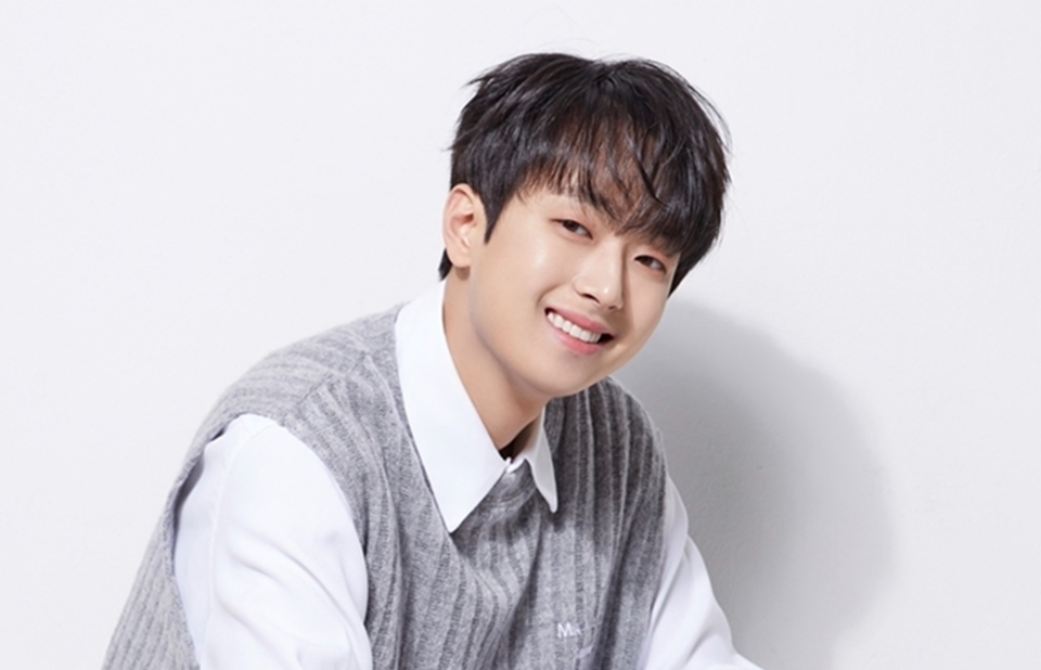 이찬원은 진지한 자세로 삶을 살아가는 관상이다. /초록뱀이앤엠