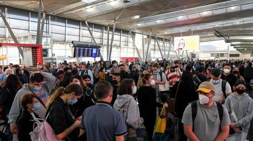 이민자 급증에 따라 호주와 캐나다의 주택난이 심화하고 있다. 생산 인구 감소에 따라 외국 인력 유입 확대를 추진하는 한국은 같은 문제를 겪지 않기 위해 외국인의 부동산 투자 규제 방안을 마련해야 한다. /EPA 자료사진=연합뉴스