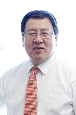 오정근 위원장은 주요국이 물가를 조정하는 지금 한국의 정치권만 돈을 다시 풀려는 움직임을 보이고 있다는 점에 대해 우려한다. /오정근 