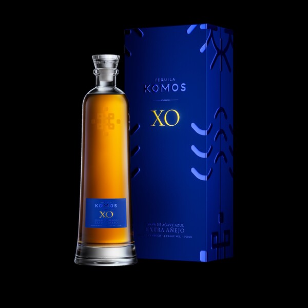 하이트진로가 고급 멕시코 데킬라 브랜드 코모스의 최상위 등급 제품인 ‘코모스 엑스오(KOMOS XO)’를 공식 출시했다. /하이트진로