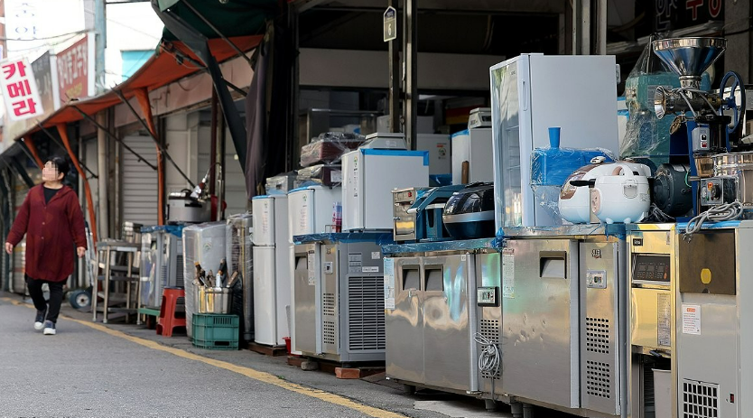 올해 들어 폐업하는 소기업·소상공인을 대상으로 지급된 '노란우산' 공제금이 지난해보다 20% 이상 늘어난 것으로 나타났다. /연합뉴스
