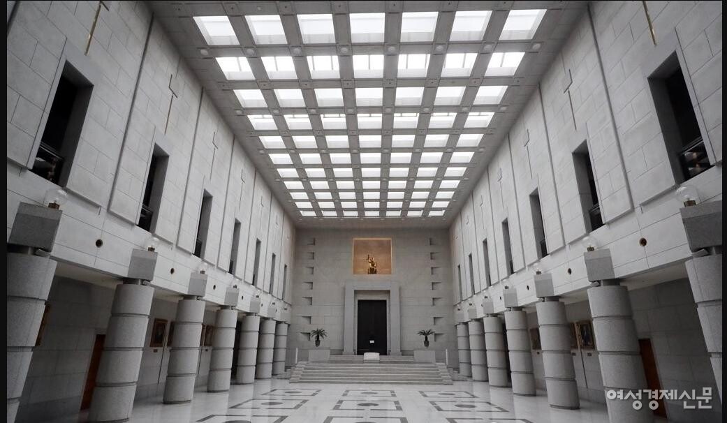 서울시 서초구 서초동에 위치한 대법원 로비 전경 /여성경제신문DB