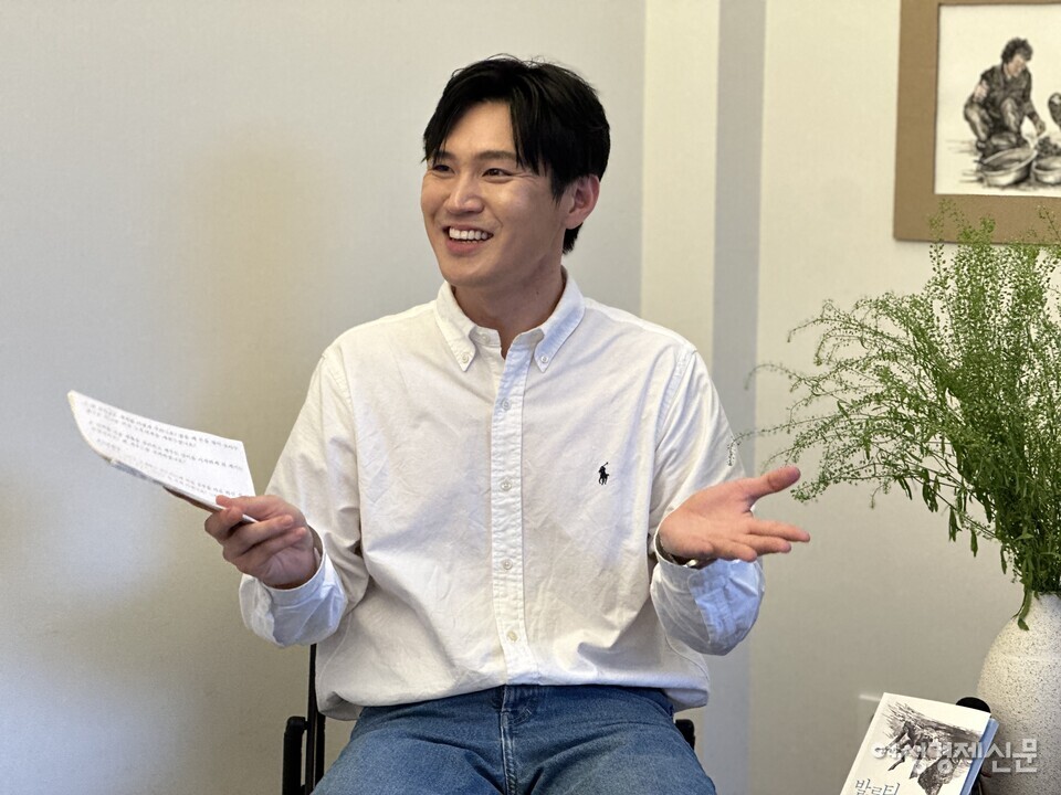 권혁주 대표는 프리랜서 방송인이다. 매주 신간을 소개하는 이상서전 서점의 대표를 맡고 있다. 북콘서트는 권혁주 대표가 진행을 맡았다. /김정수 기자