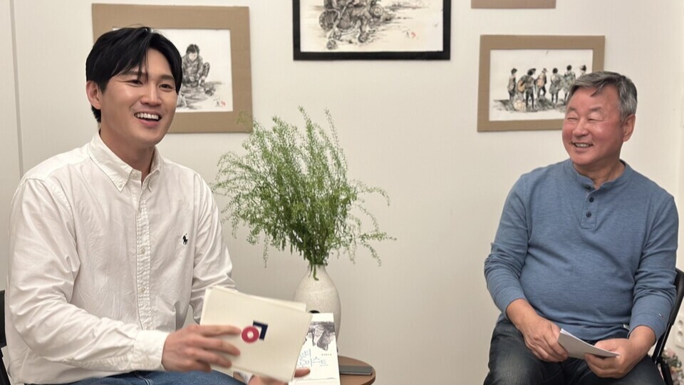 한 작가(오른쪽)는 인생 3막을 '언제부터 준비해야 하지' 고민이 든 순간, 연령 상관없이 바로 그때부터 시작해야 한다고 했다. 우선 본인이 즐기는 게 무엇인지를 알아야 한다고 강조했다. /김정수 기자