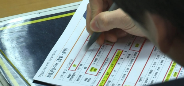 DB손해보험의 실손의료비 부지급으로 인해 피해를 입은 피보험자들이 규탄 집회를 열었다. 이들은 DB손보가 의료자문 제도를 악용해 보험금 지급을 거절하고 있다고 주장했다. 한편 지난해 하반기 DB손보의 의료자문 제도를 통한 부지급률은 9.57%로 집계됐다. 이는 손해보험사 빅4 중 가장 높은 수치였다. /연합뉴스