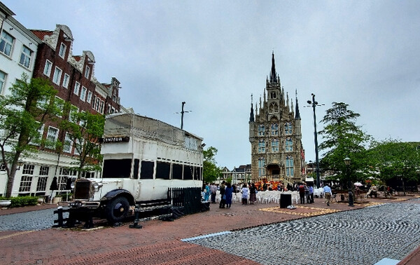 하우스텐보스에서 결혼식을 올린 사람들이 기념 촬영을 하고 있었다. 일본이 아닌 다른 나라에 있는 기분이었다. /사진=양은심