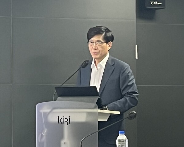 발제를 맡은 이병윤 한국금융연구원 선임연구위원은 "금융업에서 인공지능을 활용하는 사레가 늘어나고 있다"며 "생성형 AI가 유발할 수 있는 리스크의 철저한 관리를 위한 제도 정비가 필요하다"고 말했다. /허아은 기자