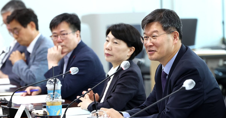 이기일 보건복지부 1차관이 28일 서울 서초구 국제전자센터에서 열린 2024년 제2차 장기요양위원회를 주재하고 있다. /연합뉴스