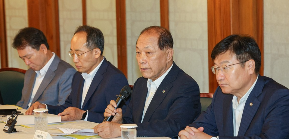 국민의힘 황우여 비상대책위원장이 30일 오전 서울시 종로구 삼청동 총리공관에서 열린 고위 당ㆍ정ㆍ대 협의회에서 발언하고 있다. /연합뉴스
