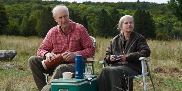 죽고 나서 어디에 묻힐 것인가만 생각하기보다, 살아 있는 그날까지 내 집에서 어떻게 살 것인가 살 궁리를 해 보는 것이 더 실용적으로 보인다. /영화 스틸 컷