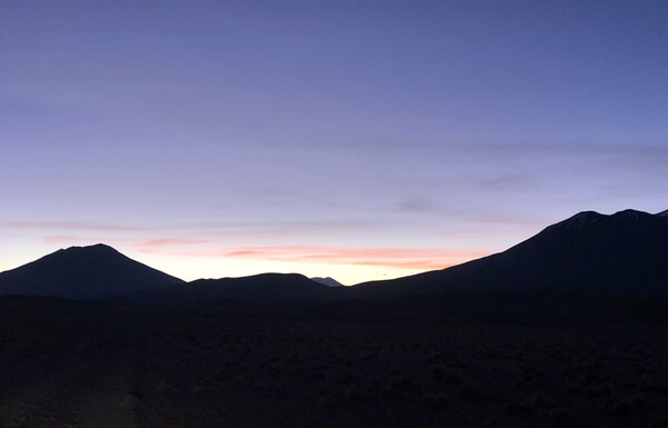 아침에 눈을 뜨면 살아 있음을 깊은 호흡으로 느끼며 감사합니다. 숙제하던 삶에서 축제하는 삶으로 갈아타려면 배우는 호기심과 타인을 배려하는 태도야말로 필요충분조건 아닐까요. 해야만 하던 경쟁과 일에서 벗어나 좋아하는 것을 하되 타인을 배려하는 길을 찾아가는 도전을 멈추지 않는다면 말입니다. /사진=최익준