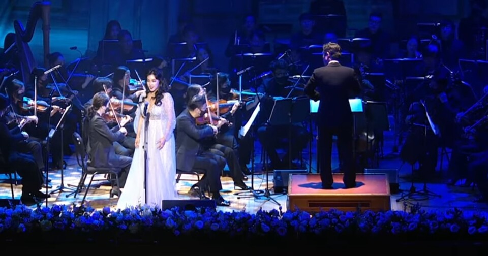 유성녀 아산문화재단 신임대표가 2022년 12월 10일 경찰인재개발원 대강당에서 개최한 아트밸리 아산 제1회 오페라 갈라콘서트에서 모차르트의 오페라 '마술피리'의 밤의 여왕 아리아'를 부르고 있다. /아산시