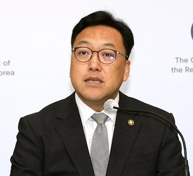 김병환 기획재정부 1차관이 지난 1일 정부세종청사에서 역동 경제 로드맵 등 2024년 하반기 경제정책 방향에 관해 사전 브리핑을 하고 있다. /연합뉴스