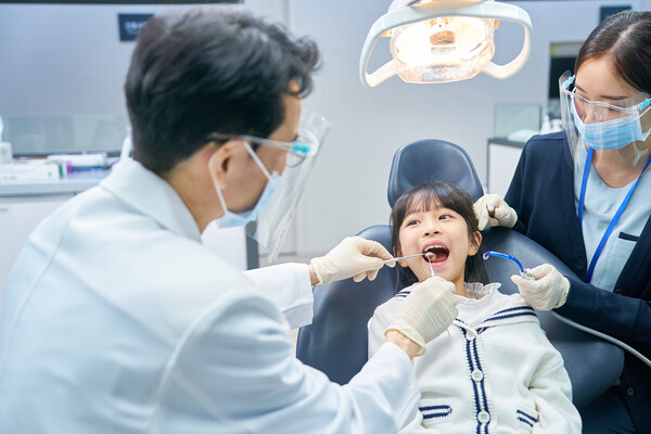 본인과 가장 잘 맞는 치과를 고르는 요령은 최대한 인맥을 동원해서 치과 의사에게 자문을 구하는 것이다. /게티이미지뱅크