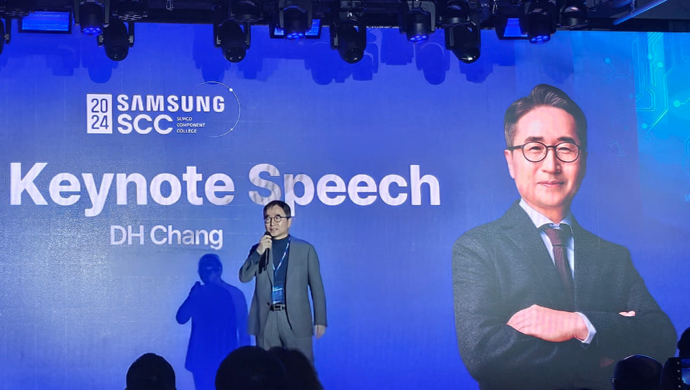 장덕현 삼성전기 사장이 지난 5월 8일부터 10일까지 개최한 해외 전장·IT 고객 대상 행사에서 제품을 소개하고 있다. /삼성전기