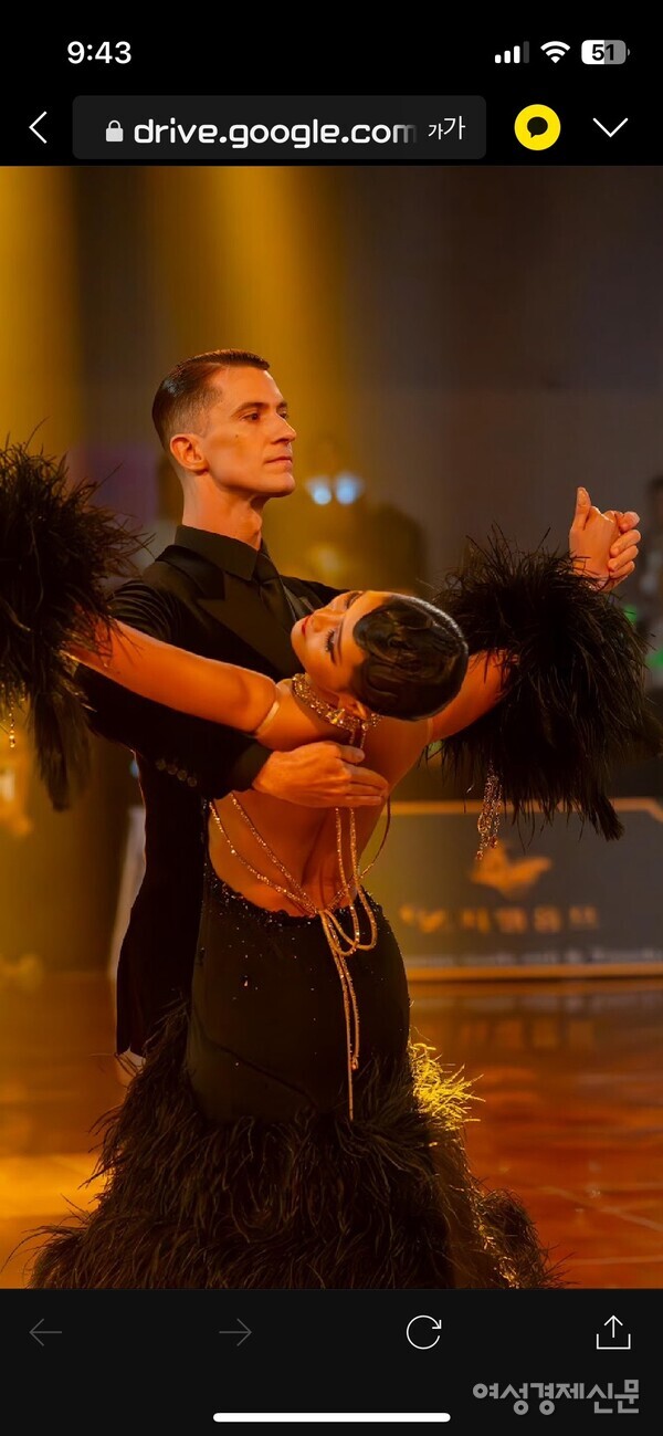 슈니트 댄스홀은 서부 댄스계의 축으로서 대림동에 위치한다. 지난 6월 16일 더케이(THE-K)호텔에서 열린 제3회 디마 댄스 페스티벌에서 춤을 추고 있는 박주연 슈니트 원장 /사진 제공=박주연