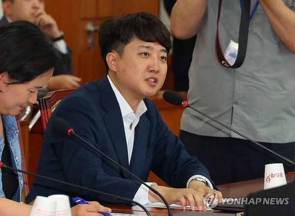 국회에서 인사말하는 이준석 개혁신당 의원 /연합뉴스