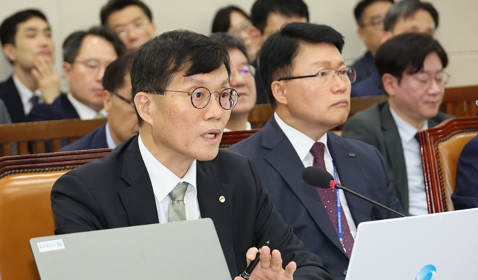 이창용 한국은행 총재가 9일 서울 여의도에서 열린 국회 기획재정위원회에 참석해 발언하고 있다. /연합뉴스