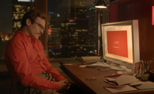 인간과 소통하는 AI라는 GPT-4o 공개 이후, 자신의 AI 비서와 사랑을 하게 된다는 영화 ‘그녀(Her)’가 자주 언급되고 있다. 영화 ’그녀' 스틸컷 /사진=㈜더쿱 제공