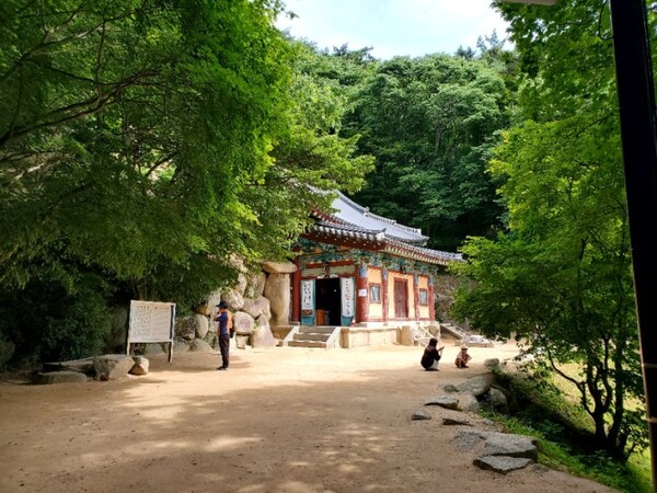석굴암이다. 그야말로 암자다. /사진-양은심