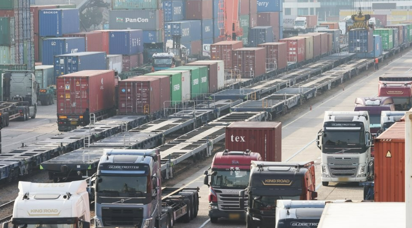 2022년 전국민주노동조합총연맹(민노총) 공공운수노조 화물연대본부 총파업의 배경이 된 안전운임제가 22대 국회에서 다시 쟁점으로 떠오르고 있다. /연합뉴스