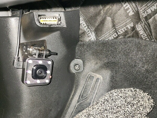 페달 블랙박스가 차내에 부착된 모습 /지넷시스템