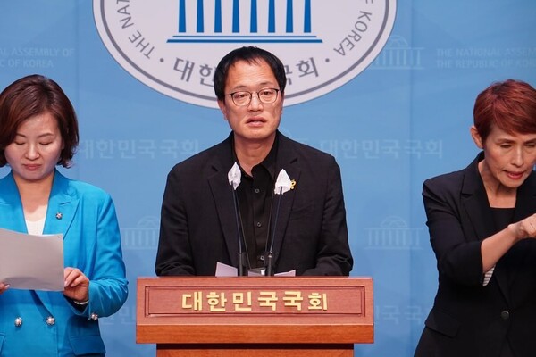 박주민 더불어민주당 은평갑 의원이 국회 소통관에서 기자회견을 하고 있다. /박주민 페이스북