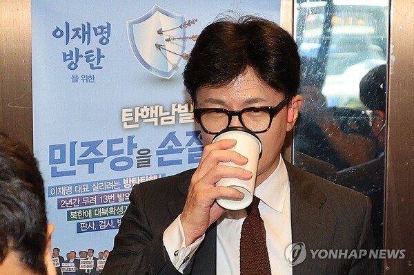 국민의힘 한동훈 대표가 2일 서울 여의도 당사로 들어서고 있다. /연합뉴스