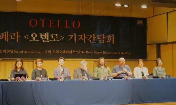 공연에 임하는 각오와 자세를 밝히는 테너 이용훈 /사진=한형철 초빙기자