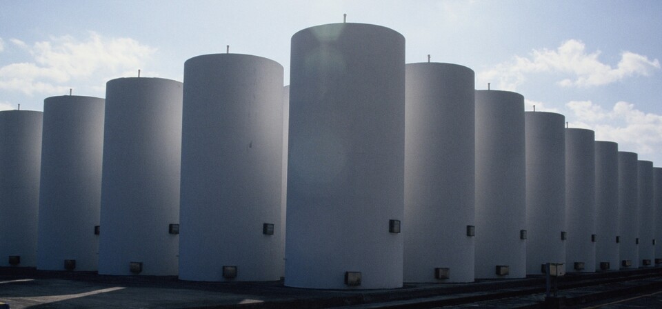 중수로에서 나온 사용후핵연료를 임시로 저장해놓은 원통 모양의 콘크리트 구조물(캐니스터). 중수로 사용후핵연료 콘크리트 저장 시설은 월성 원전에만 있다. /한국수력원자력