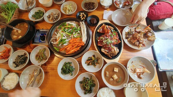                                                한국인이 가장 사랑하는 밥상 한정식 한 상. /박종섭