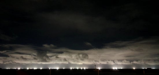 밤 바다를 밝히는 어선들 /사진=한익종