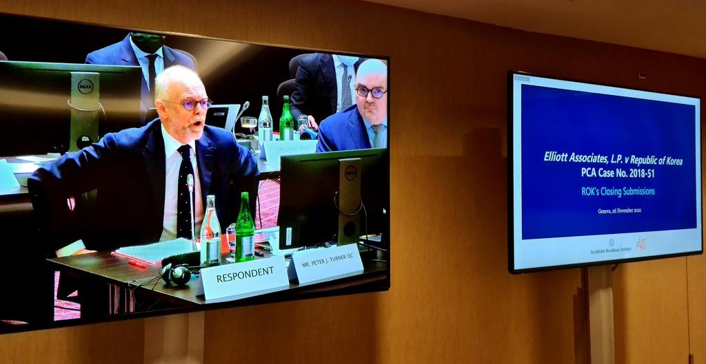 2021년 11월 15일 스위스 제네바 상설중재재판소(PCA)에서 열린 국가-투자자 간 소송(ISD)의 중재 심리에서 한국측 변호인이 발언하고 있다. /법무부