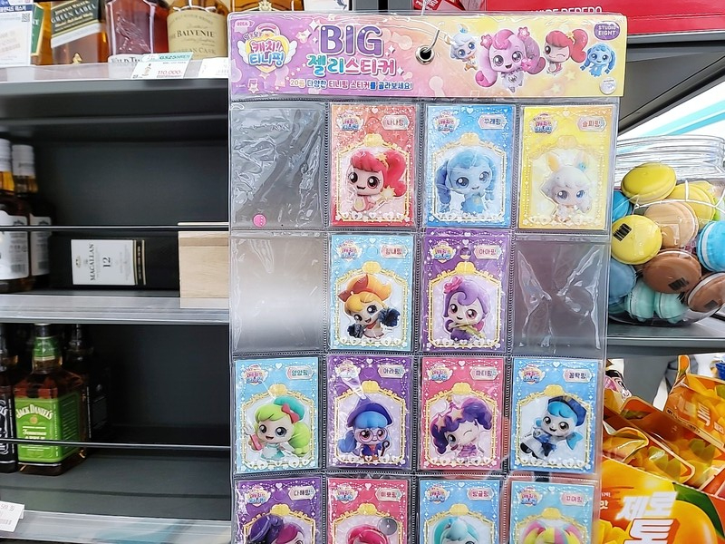 동네 편의점에서 불티나게 팔린다는 핑 캐릭터 카드 /사진=홍미옥