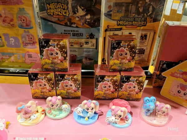 메가커피와의 컬래버 제품인 하츄핑 피규어 /사진=홍미옥