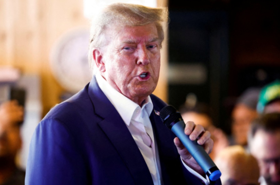 도널드 트럼프 전 미국 대통령이 아이오아주의 한 행사에 참석해 연설하고 있다. /연합뉴스