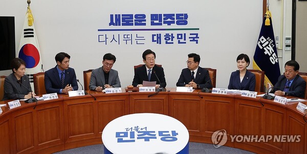 더불어민주당 이재명 대표가 21일 오전 서울 여의도 국회에서 열린 최고위원회의를 주재하고 있다. /연합뉴스