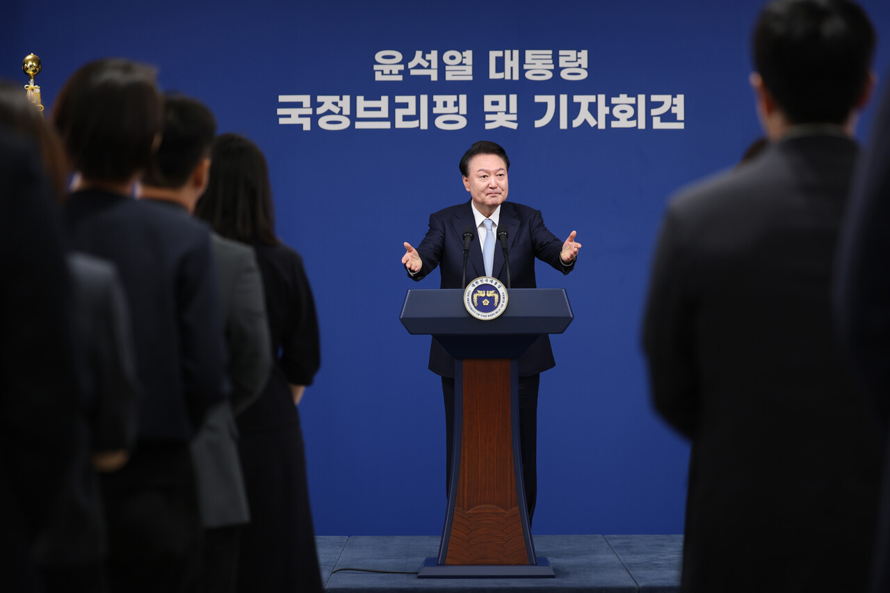 윤석열 대통령이 29일 오전 서울 용산 대통령실 청사 브리핑실에서 '국정브리핑 및 기자회견'을 하고 있다. /연합뉴스