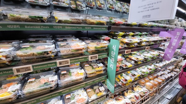 간편한 델리 상품을 구매할 수 있는 '그랩앤고(Grab&Go)' 코너 /류빈 기자