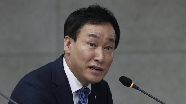 박완식 대표이사의 연임은 하반기의 실적에 달려 있다는 전망이나온다. 박 대표이사는 2023년 3월 23일 우리카드 대표이사에 선임됐으며 오는 12월 31일자로 임기가 끝난다. /연합뉴스