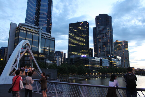 올해 상반기 시중은행 해외법인 순익 희미가 엇갈린 가운데 동남아시아 사업 진출에 박차를 가하고 있다. /시드니=연합뉴스