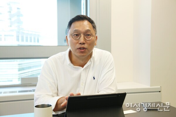 음악저작권 투자플랫폼 뮤직카우 김종우 IP전략실 실장이 지난 8월 28일 여성경제신문과 인터뷰 하고 있다. /장세곤 기자 