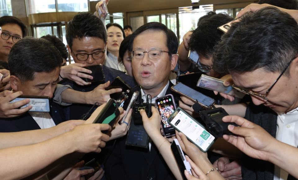 우리은행은 2020년 4월 3일부터 올해 1월 16일까지 손태승 전 우리금융 회장의 친인척과 관련된 법인이나 개인사업자 차주를 대상으로 616억원을 부당대출해 준 것으로 드러났다. 조병규 우리은행장 임기는 올해까지다. /연합뉴스