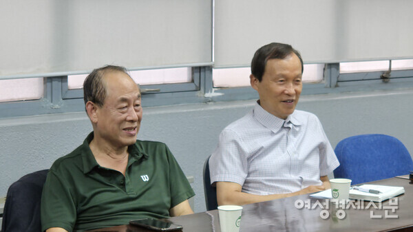 (왼쪽부터) 강신영, 박종섭 옴부즈맨 /김현우 기자