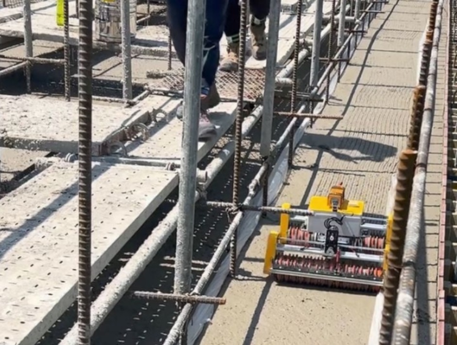 콘크리트 시공 이음부 요철 생성 로봇. /포스코이앤씨