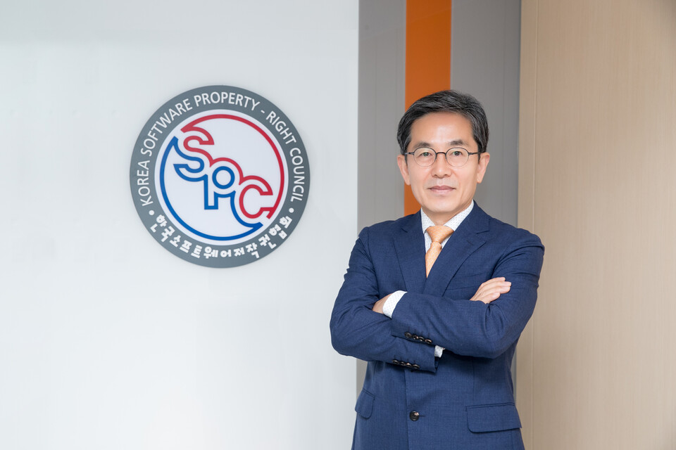 현재 109개의 국내외 SW 개발사 및 유통사와 협력해 저작권 보호에 앞장서는 유병한 SPC 회장을 여성경제신문이 인터뷰했다. /사진제공=유병한