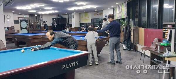 당구는 이제 남녀노소가 즐기는 국민스포츠로 발전했다. /사진=강신영