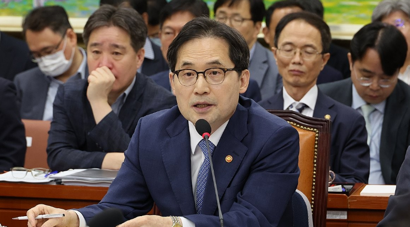 한기정 공정거래위원장이 지난 8월 26일 오전 국회에서 열린 정무위원회 전체회의에서 위원 질의에 답변하고 있다. /연합뉴스