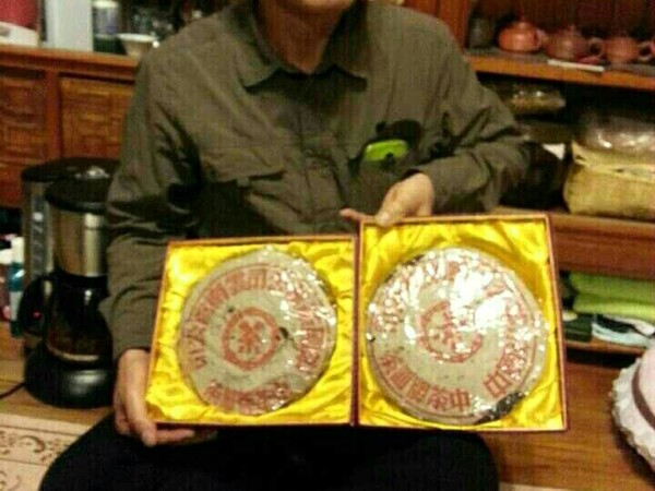 이 홍인을 마셔 보지 못하고 선배는 저세상 사람이 되고 말았다. 노차만 주로 마셨던 선배는 홍인도 적잖게 마셨을 것인데 왜 이 홍인을 그렇게 마지막 소망으로 삼았던 것일까? 한 사람의 마지막 일이 될 수 있는 노차는 인연이 닿아야 맛볼 수 있다는 말을 실감하게 한다. /김정관