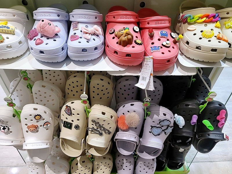 ​​지비츠로 꾸민 크록스 /사진=홍미옥​​